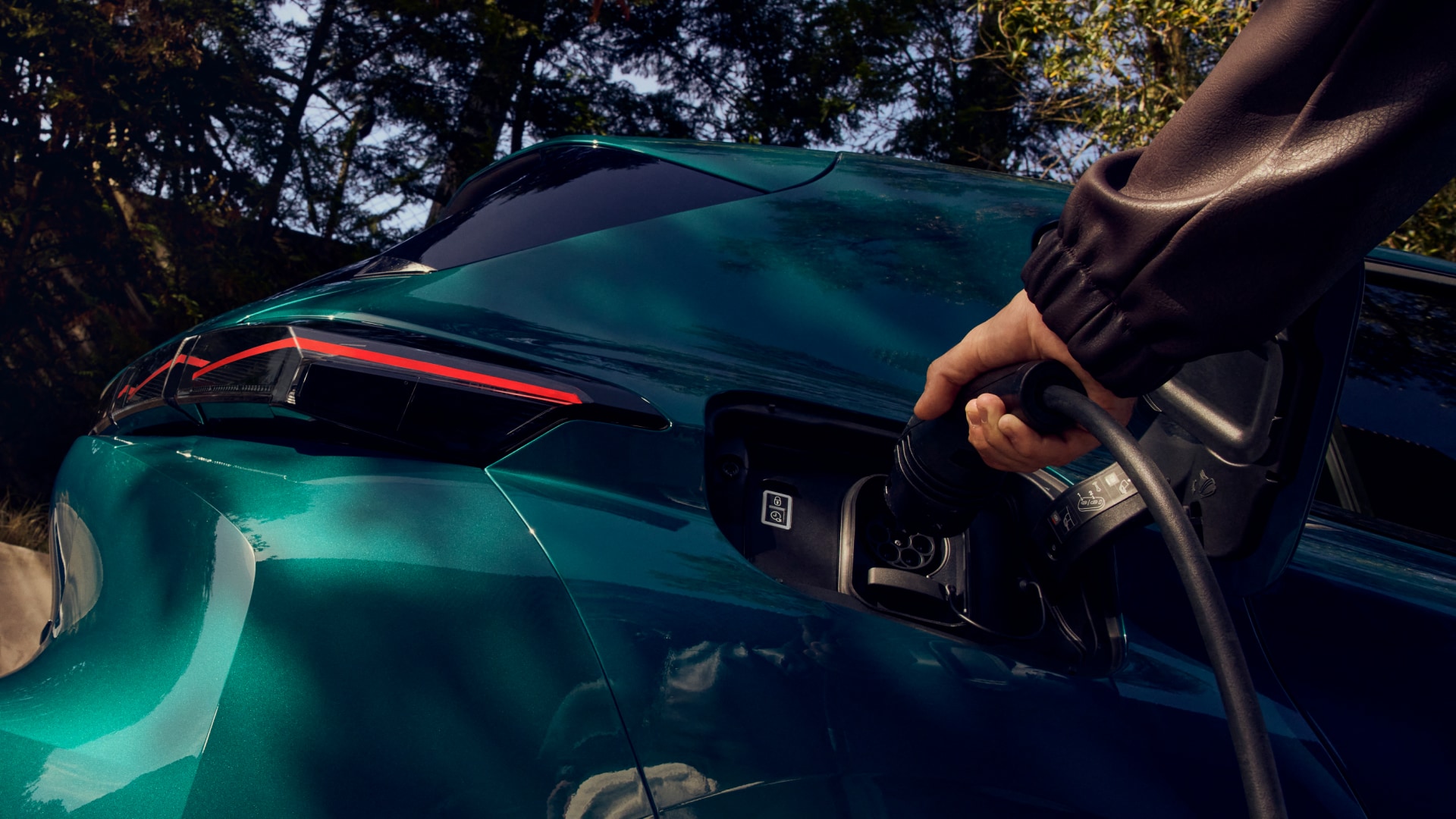 PEUGEOT E-308 en recharge